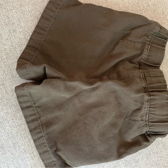 2T toddler khaki shorts green EUC - Picture 3 of 3